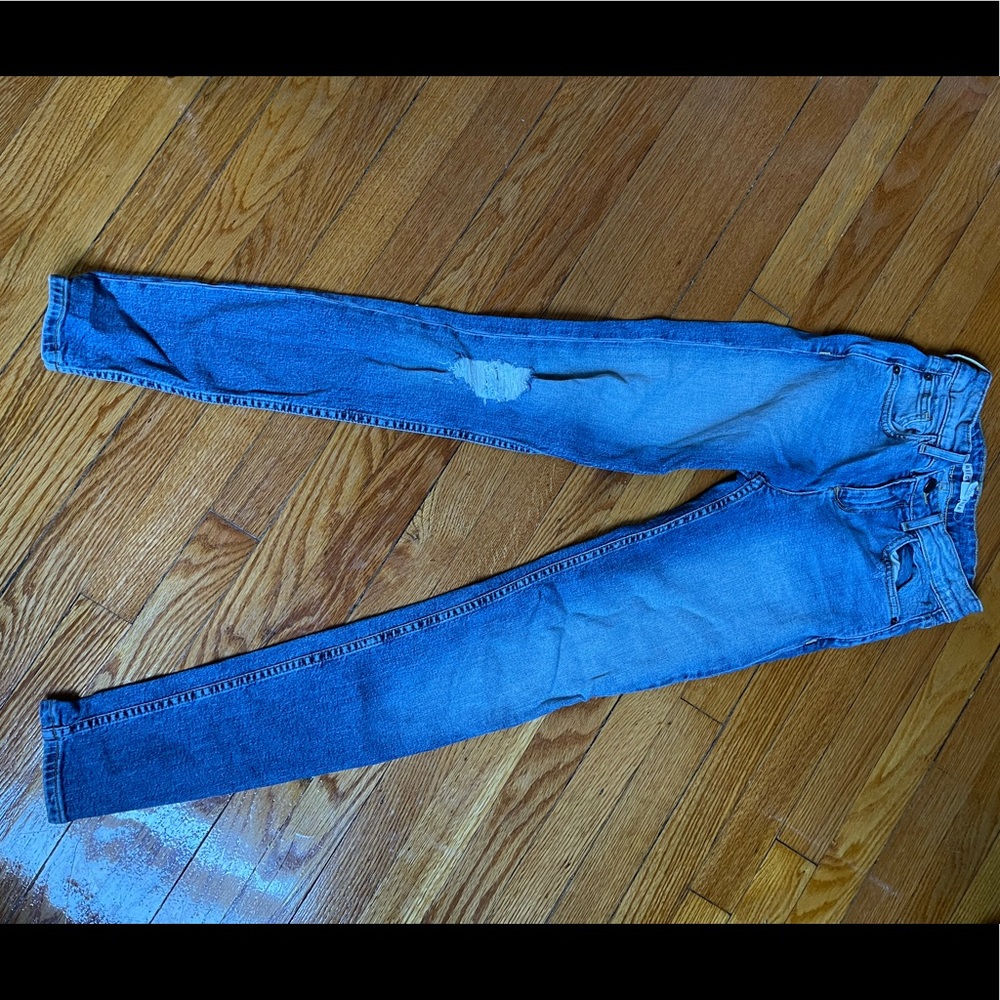 Alice + Olivia Distressed Jeans size 25👖 2️⃣5️⃣